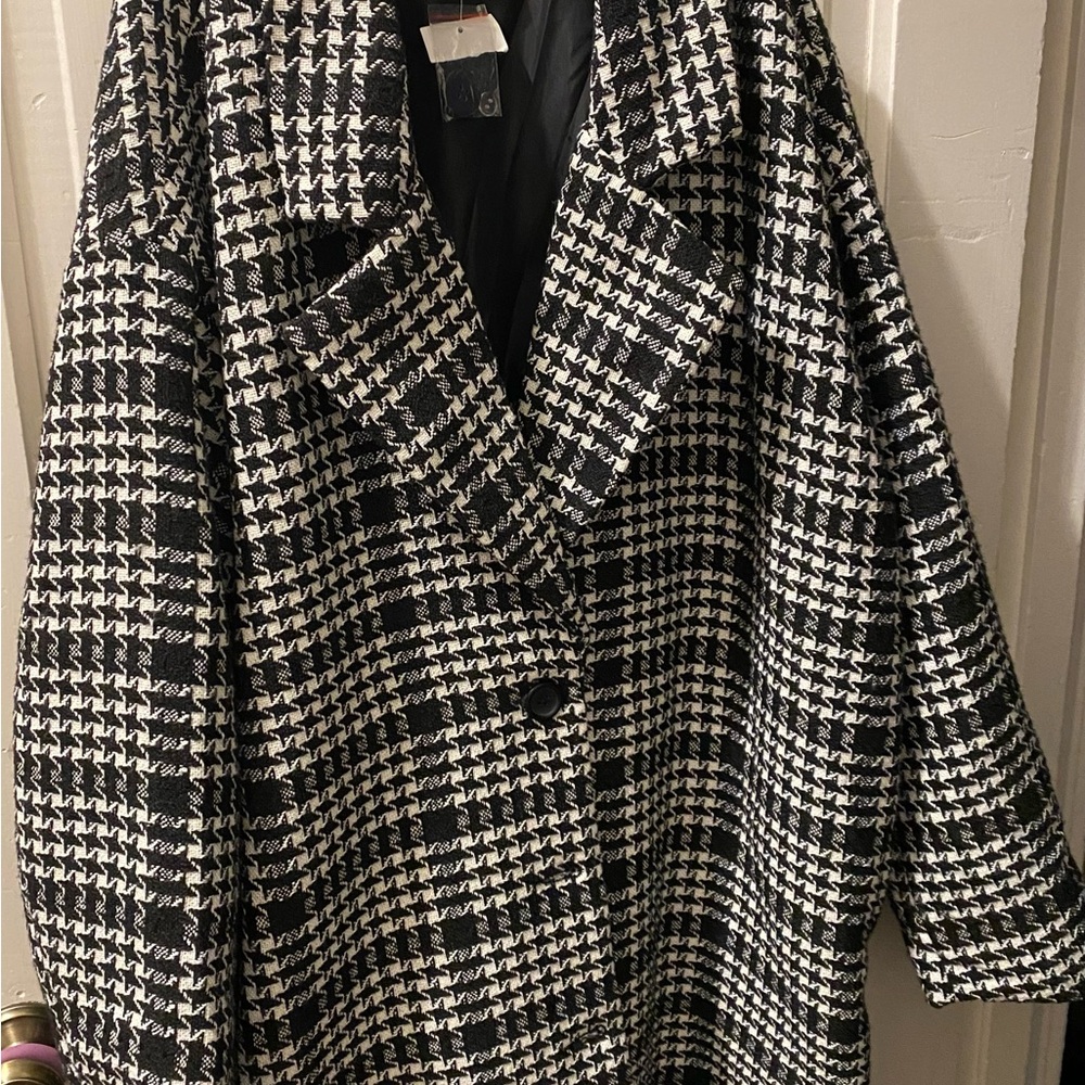 Forever 21 Black and White Houndstooth Coat